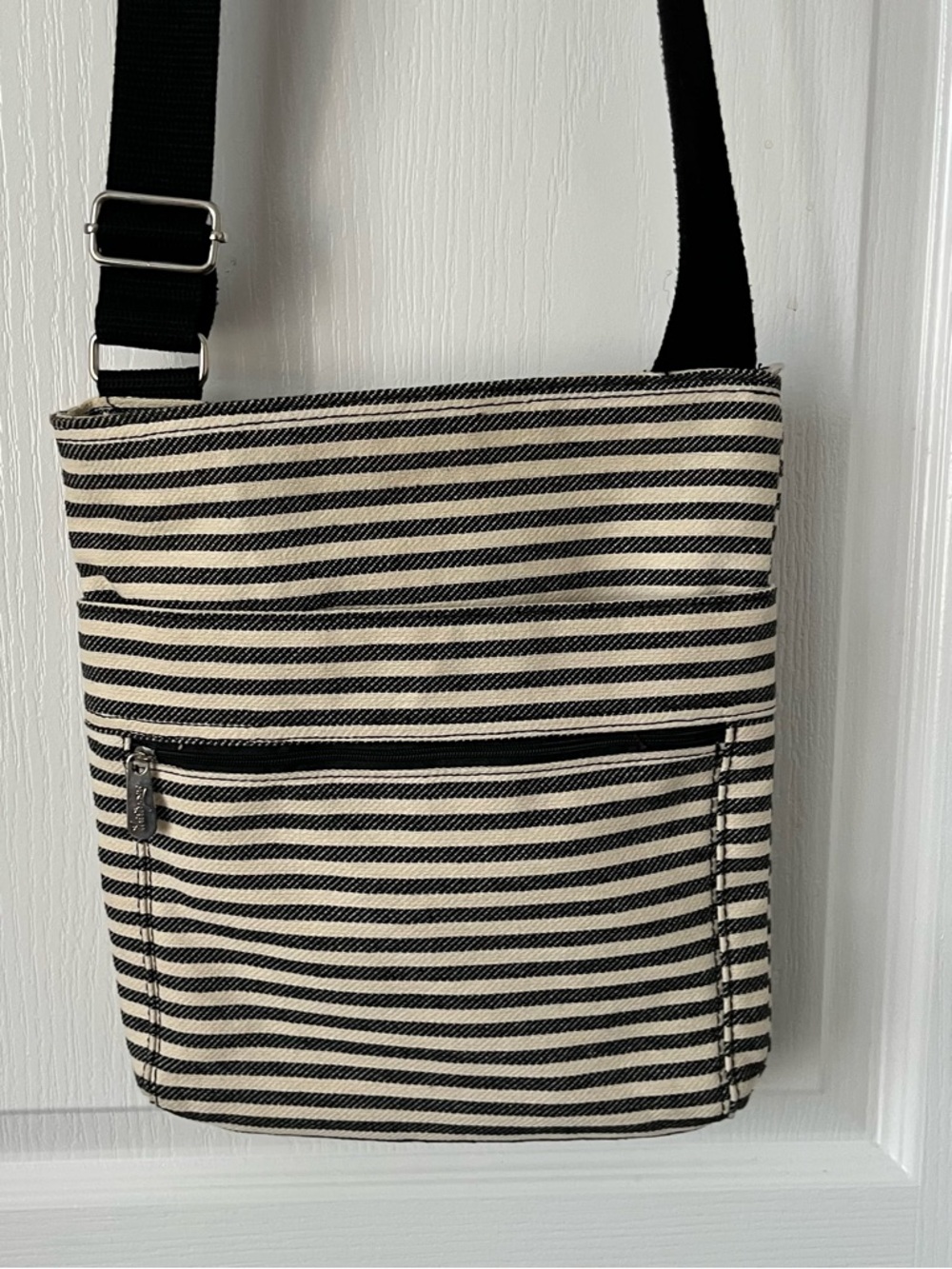 THIRTY-ONE Striped Crossbody Bag Black White Adjustable Strap EUC - Picture 8 of 10